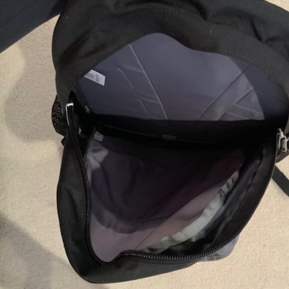 The North Face Jester Backpack New, Unused Unisex - Picture 6 of 9